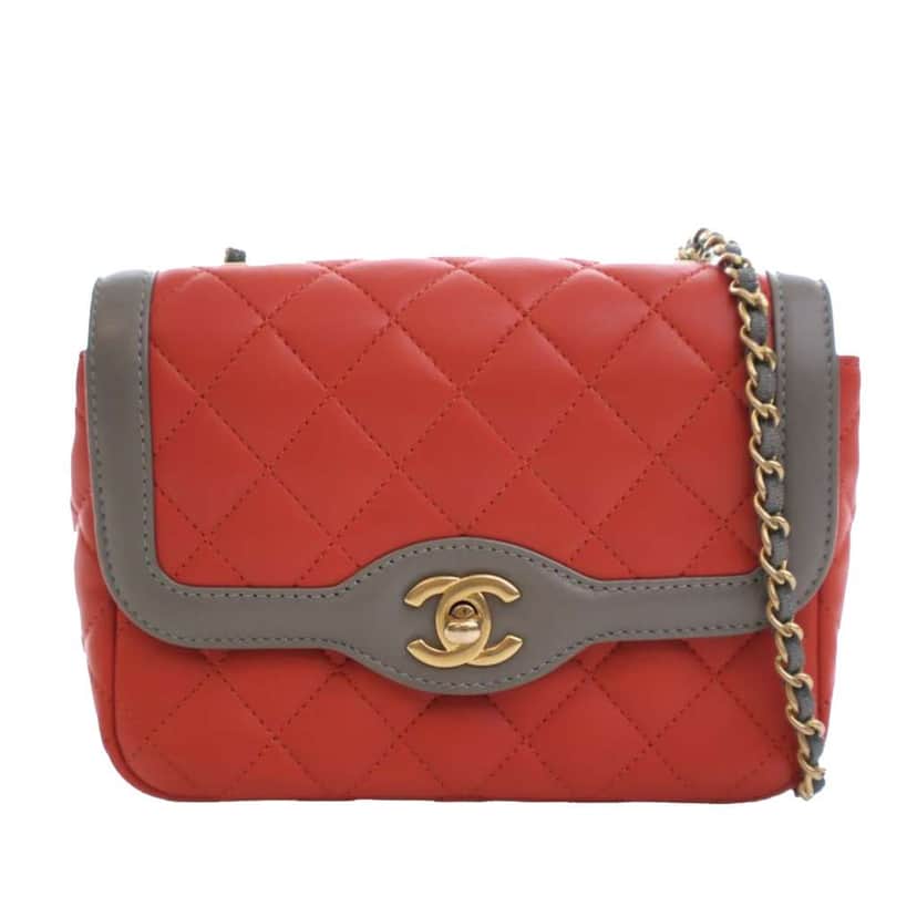 Chanel Mini Quilted Lambskin Two Tone Day Flap Red Leather Very good condition - Front View